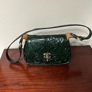 Patricia Nash hunter green cross body bag.